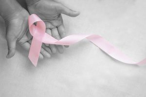 Read more about the article Cancer la femei: ce simptome pot indica dezvoltarea unei tumori maligne