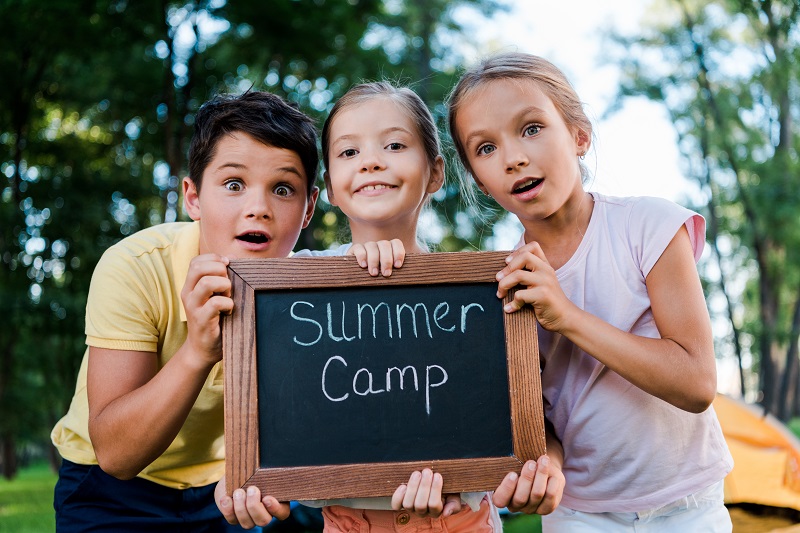You are currently viewing 10 beneficii pe care le aduc taberele de vară copiilor tăi