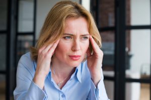 Read more about the article 6 cauze ale durerilor de cap dimineața